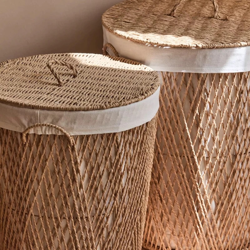 Panier à linge en osier avec couvercle pour dissimuler le linge